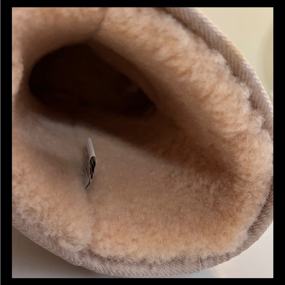 UGG Short Boots Classic 5800 Sheepskin Rubber Sole Women Size 12 - Picture 7 of 9